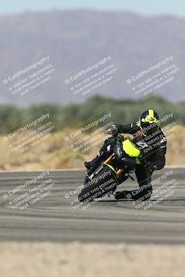 media/Oct-13-2025-Moto Forza (Mon) [[a66d839500]]/3-B Group/Session 3 (Turn 16)/